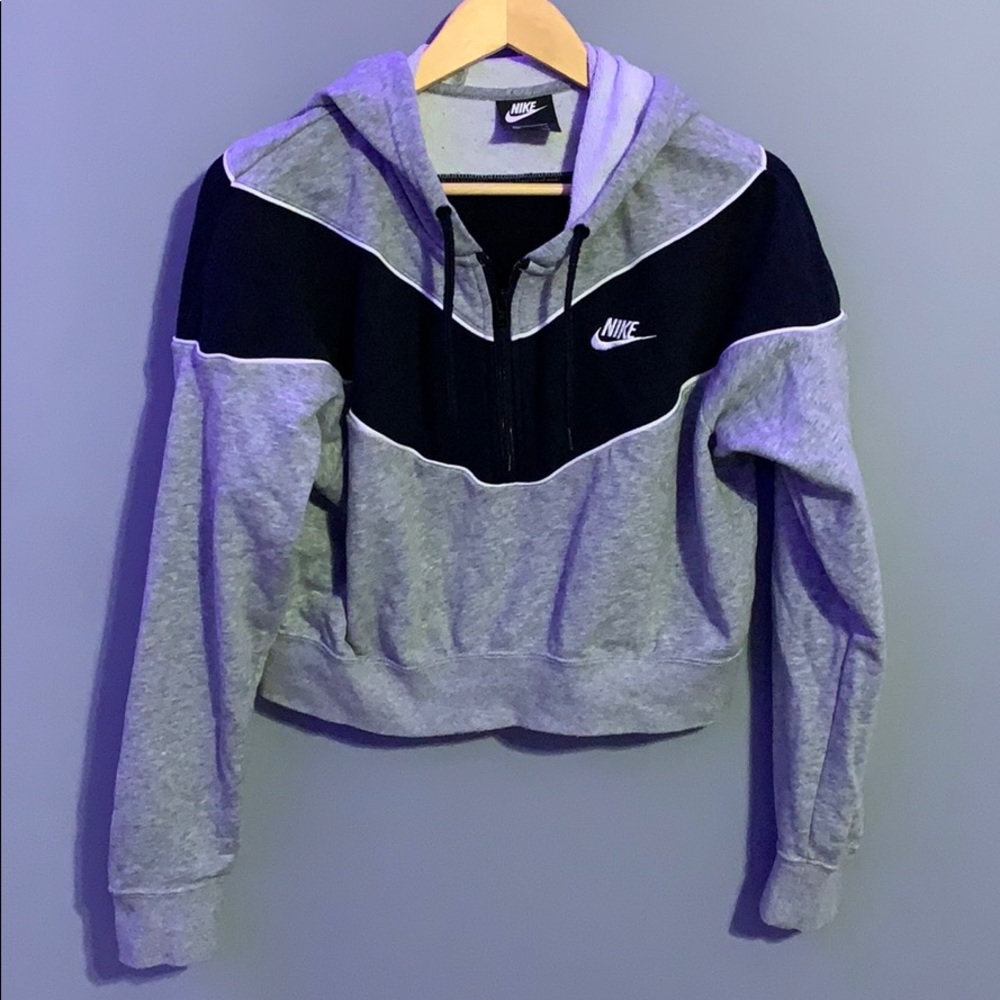 Nike Women's Gray and Black Sweater